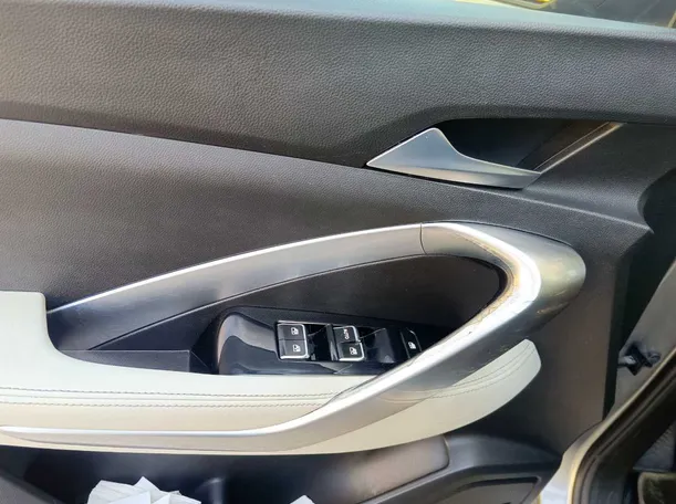 Car image 29