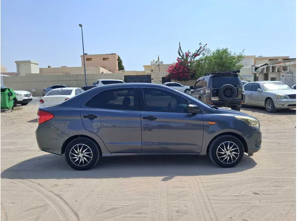 Car image 8