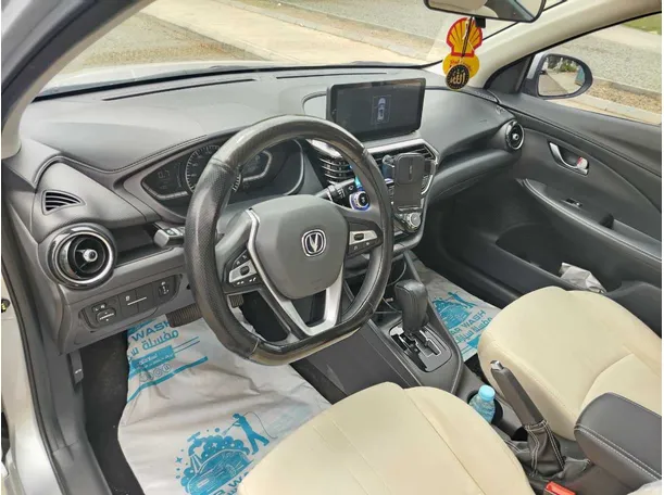 Car image 13