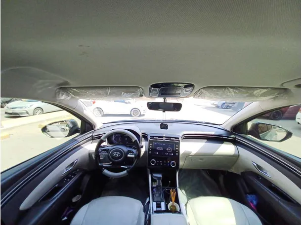 Car image 13