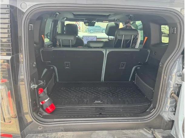 Car image 19