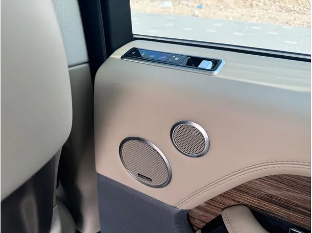 Car image 28