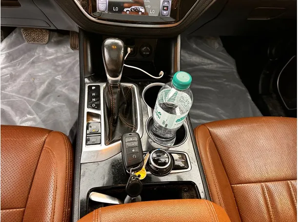 Car image 17
