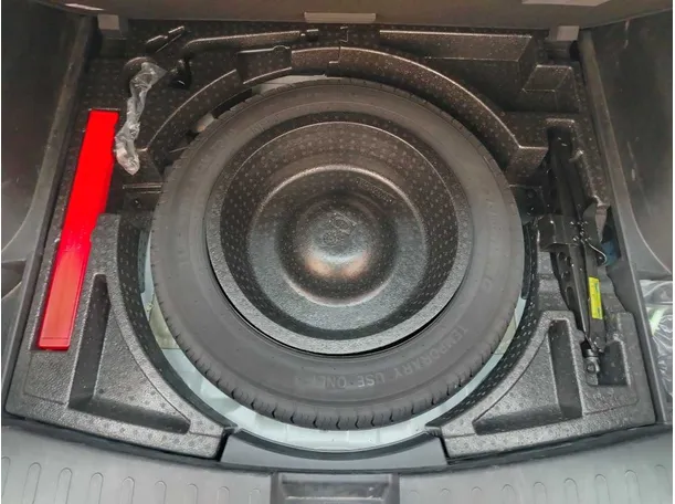 Car image 40
