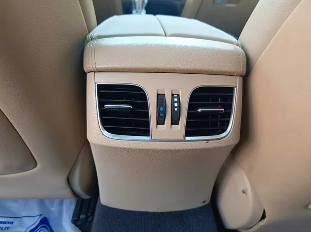 Car image 36