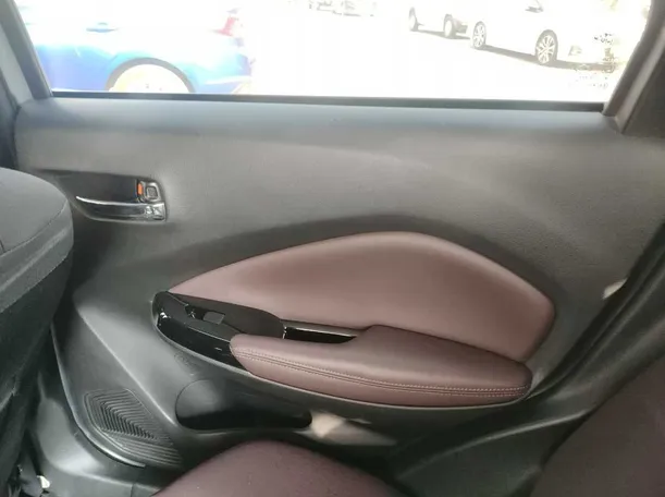 Car image 32