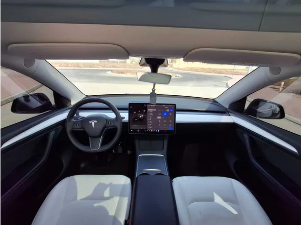 Car image 14