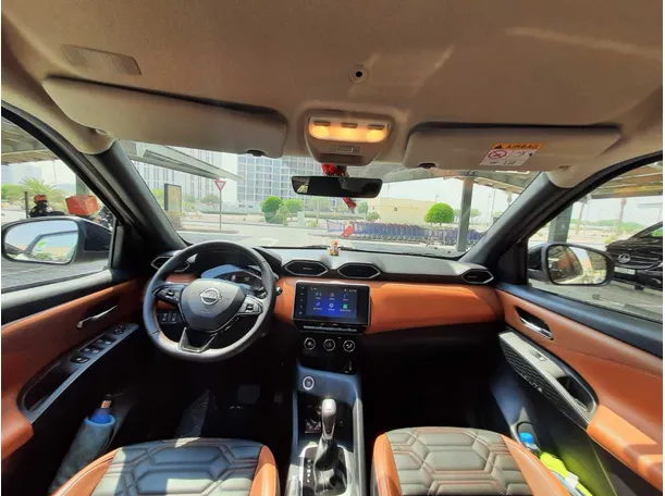 Car image 17