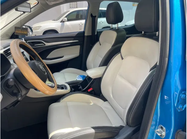 Car image 13