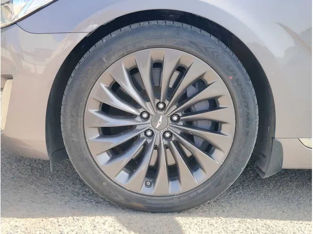 Car image 10