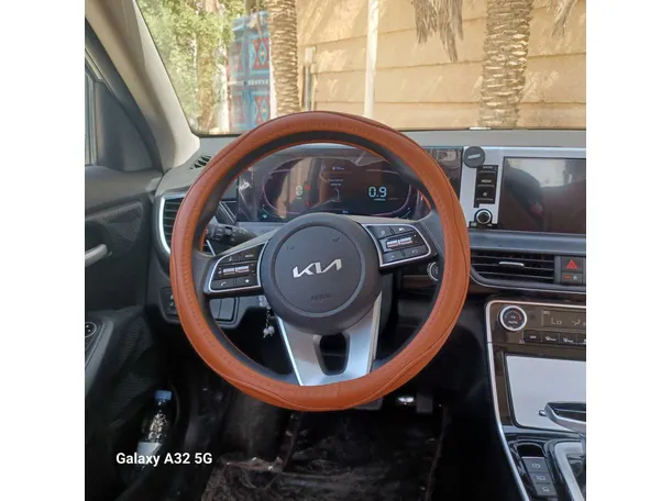 Car image 18