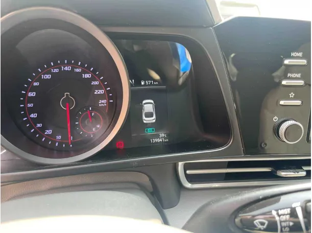 Car image 19