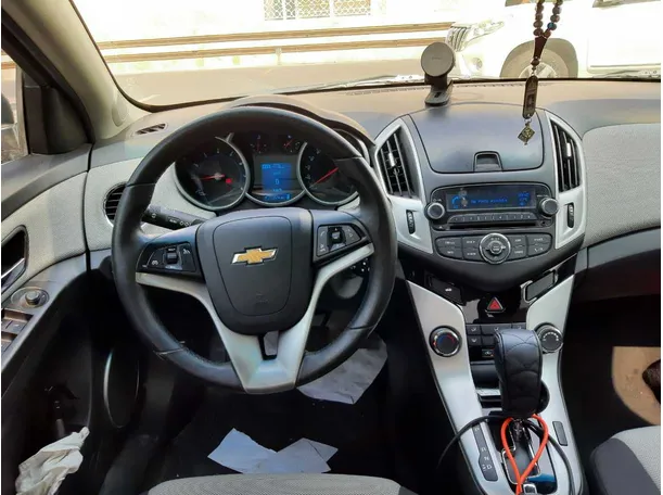 Car image 16