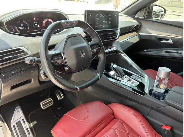 Car image 10