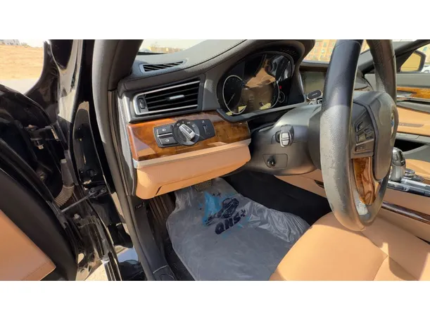 Car image 24
