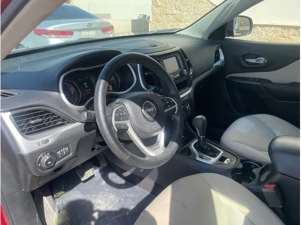 Car image 11