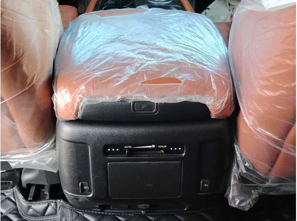 Car image 30