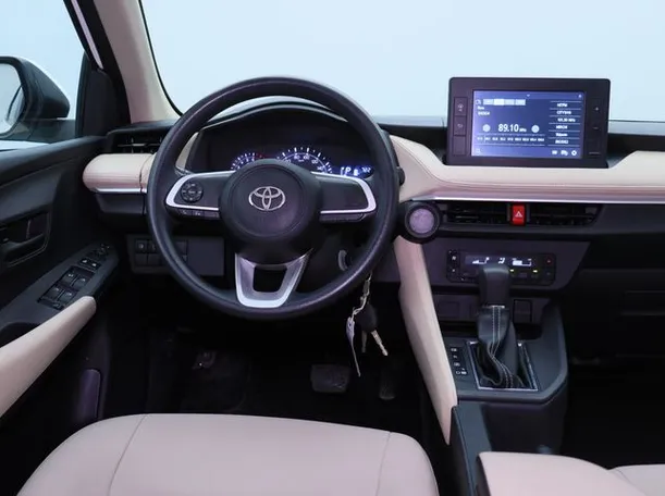 Car image 15