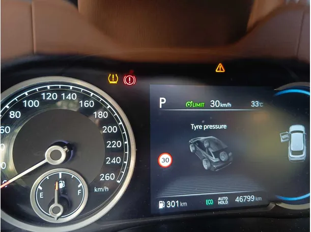 Car image 25
