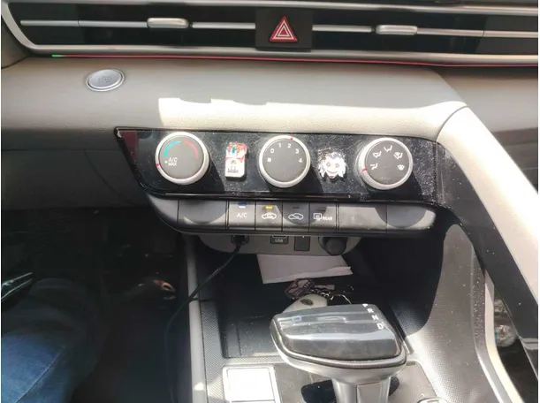 Car image 23