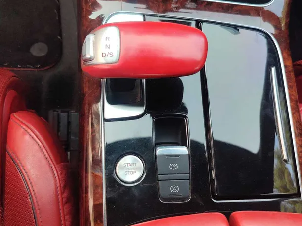 Car image 19