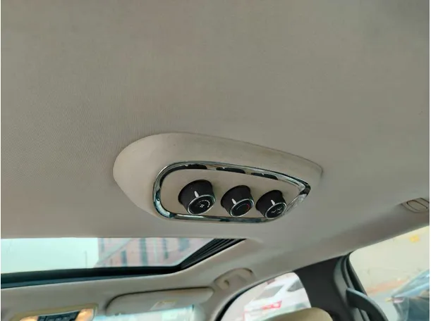 Car image 40