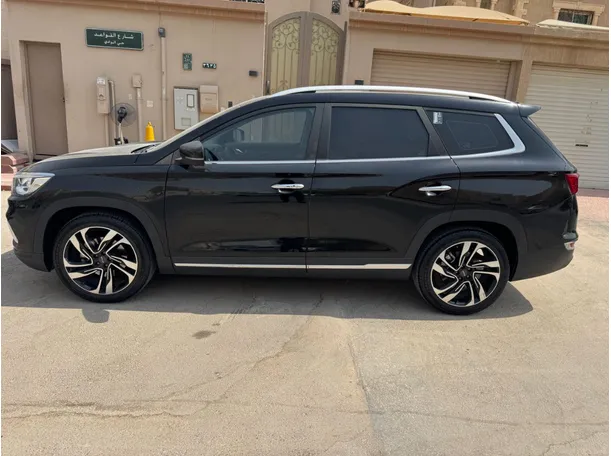 Car image 8