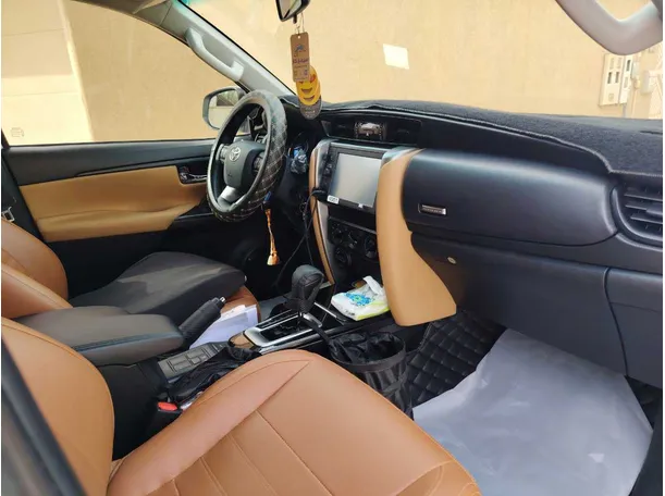 Car image 13