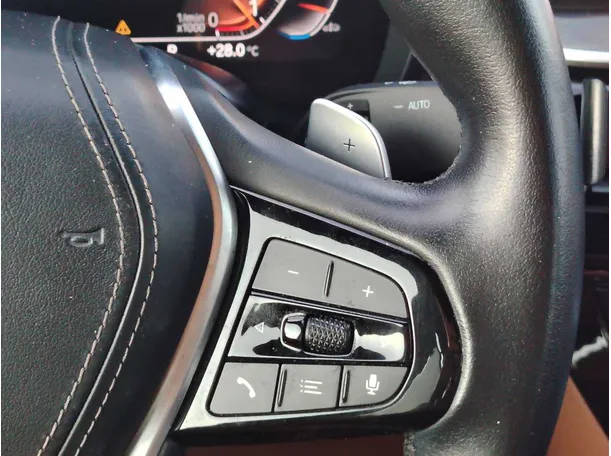 Car image 32