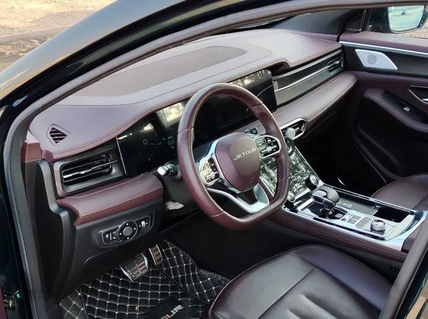 Car image 12