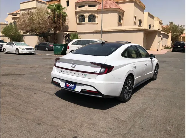 Car image 5