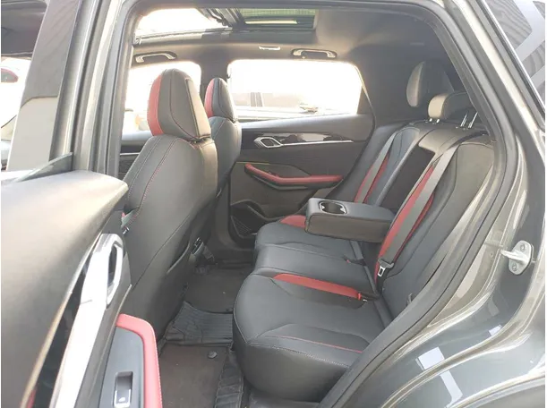 Car image 13