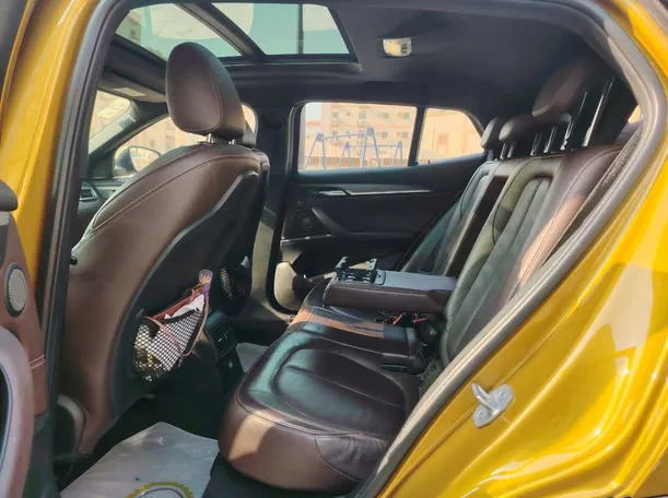 Car image 17