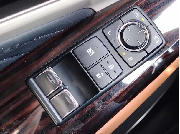 Car image 32