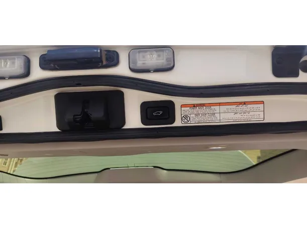 Car image 26