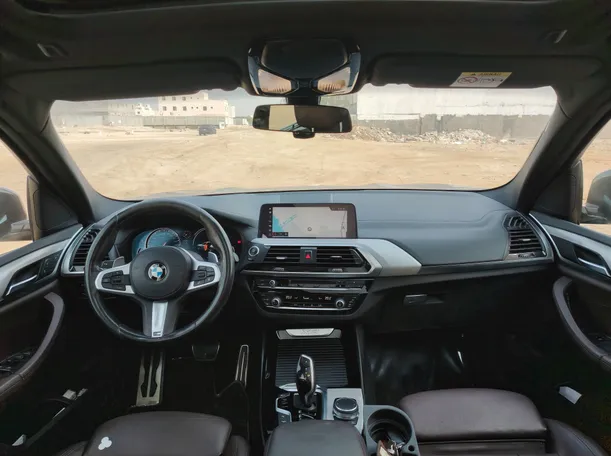 Car image 18