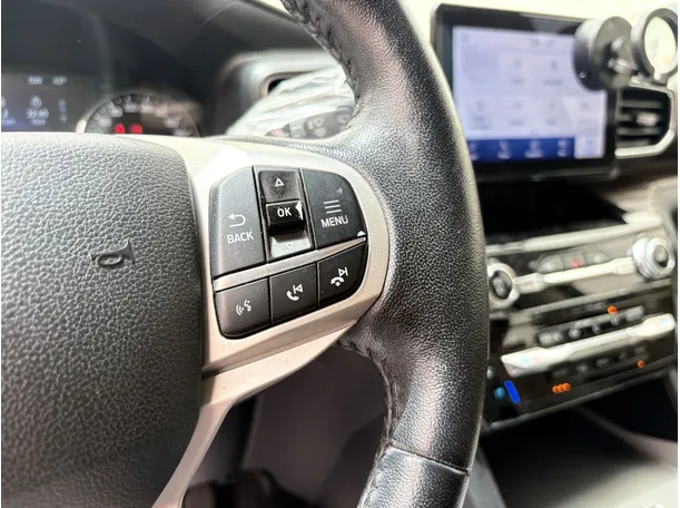 Car image 27