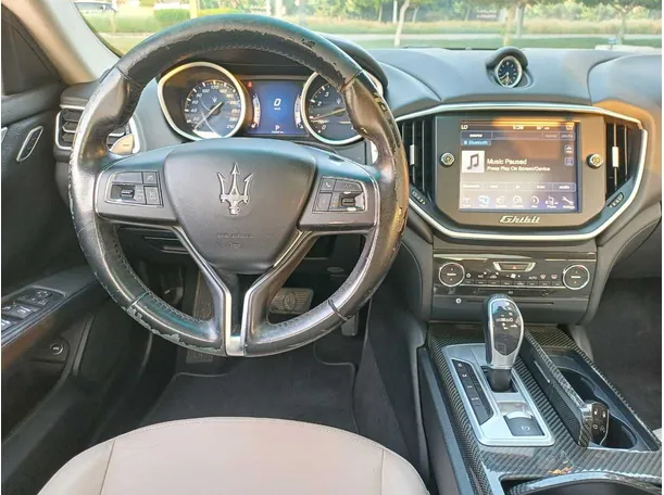 Car image 17