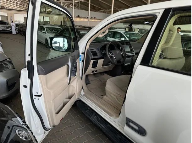 Car image 8