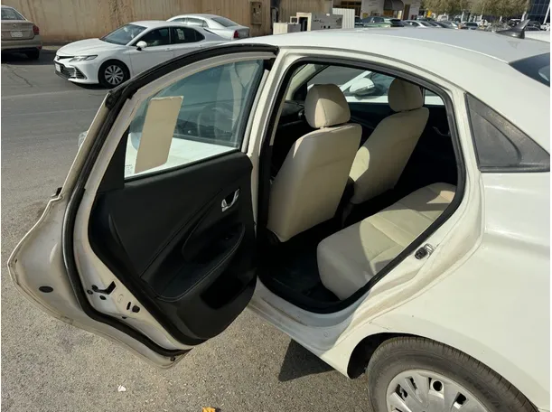 Car image 10