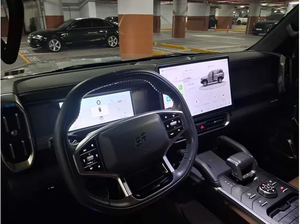 Car image 14