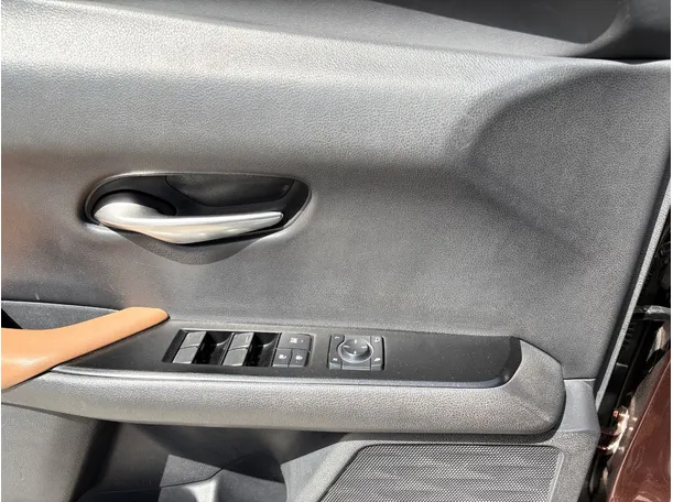 Car image 26