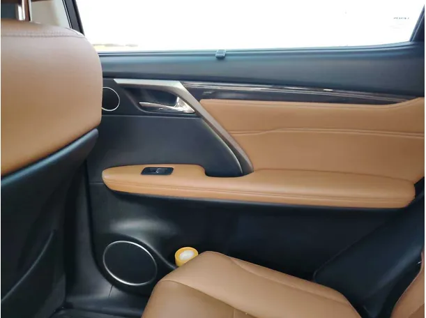 Car image 32