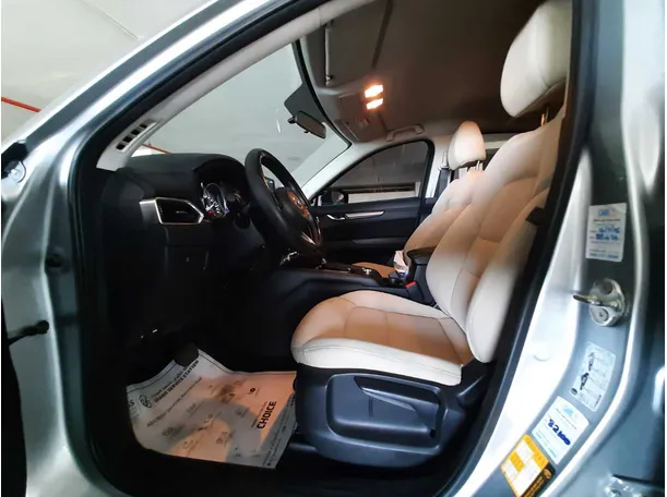 Car image 12