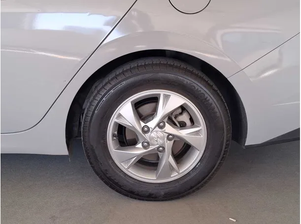 Car image 9