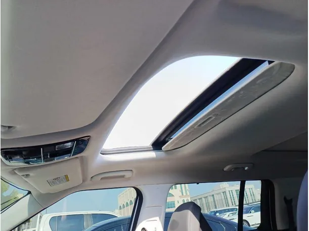 Car image 27