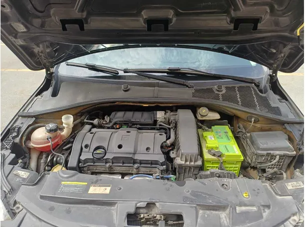 Car image 19