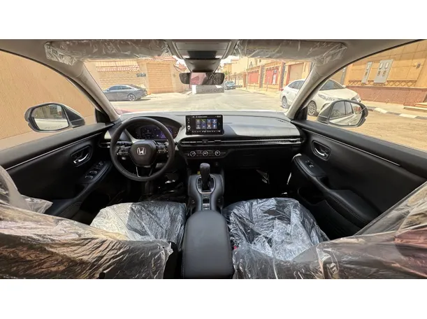 Car image 16