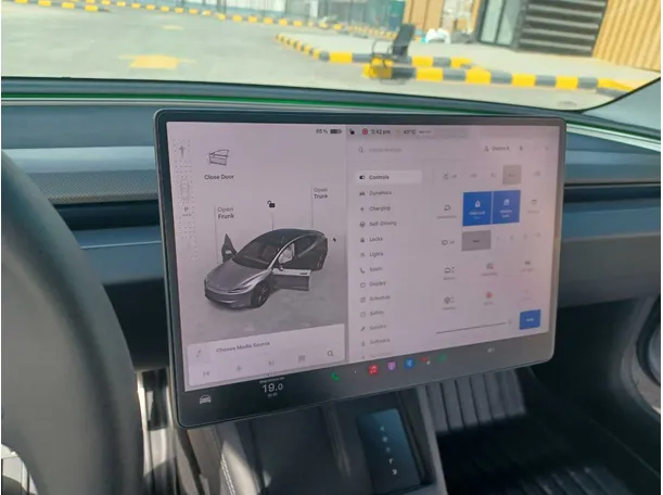 Car image 18