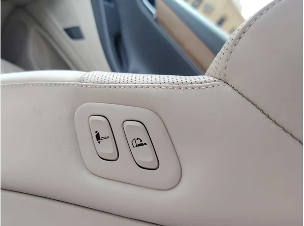 Car image 33
